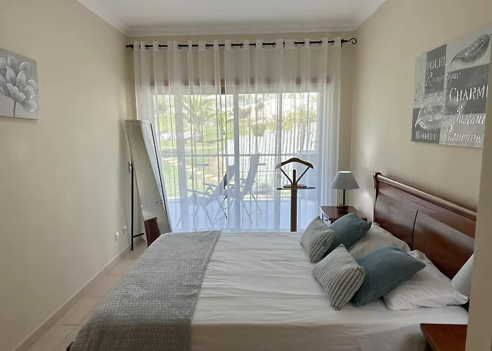 Charmant Appartement A 1Km De La Plage, Avec Piscine A Albufeira